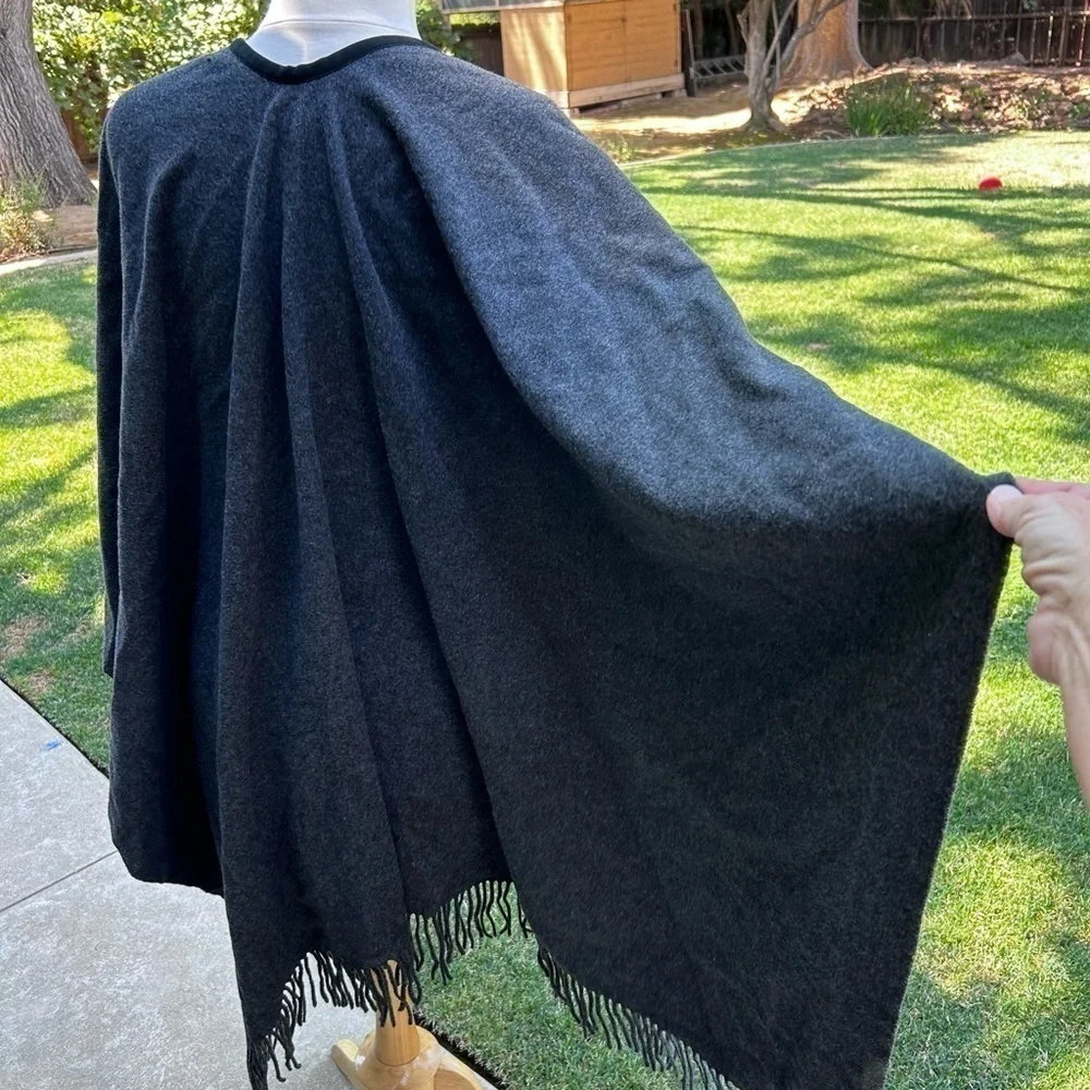L’AGENCE Wool / Cashmere Fringed Gray Cape | One Size